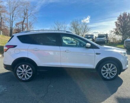 Белый Форд Эскейп, объемом двигателя 2 л и пробегом 33 тыс. км за 5050 $, фото 2 на Automoto.ua