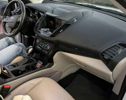 Белый Форд Эскейп, объемом двигателя 2 л и пробегом 93 тыс. км за 22000 $, фото 38 на Automoto.ua