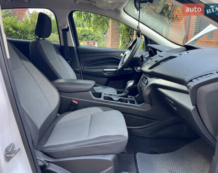 Белый Форд Эскейп, объемом двигателя 2 л и пробегом 175 тыс. км за 15600 $, фото 31 на Automoto.ua