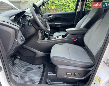 Белый Форд Эскейп, объемом двигателя 2 л и пробегом 175 тыс. км за 15600 $, фото 23 на Automoto.ua