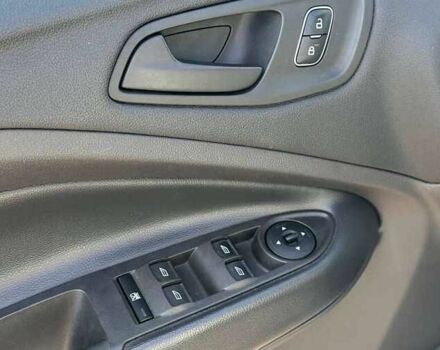 Белый Форд Эскейп, объемом двигателя 2.5 л и пробегом 90 тыс. км за 9000 $, фото 5 на Automoto.ua