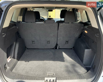 Белый Форд Эскейп, объемом двигателя 2 л и пробегом 175 тыс. км за 15600 $, фото 15 на Automoto.ua