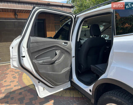 Белый Форд Эскейп, объемом двигателя 2 л и пробегом 175 тыс. км за 15600 $, фото 13 на Automoto.ua