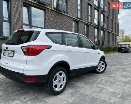 Форд Эскейп 2018 в Львове на Automoto.ua Белый Форд Эскейп, объемом двигателя 2.49 л и пробегом 63 тыс. км за 14500 $, фото 3 на Automoto.ua