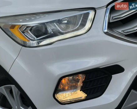 Белый Форд Эскейп, объемом двигателя 1.5 л и пробегом 130 тыс. км за 13400 $, фото 19 на Automoto.ua