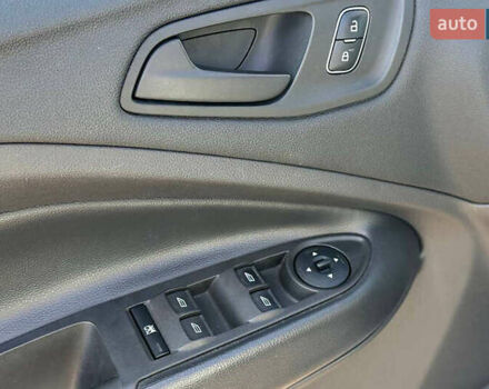 Белый Форд Эскейп, объемом двигателя 2.5 л и пробегом 97 тыс. км за 11000 $, фото 5 на Automoto.ua