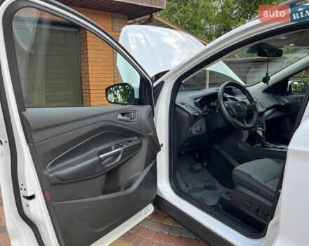 Белый Форд Эскейп, объемом двигателя 2 л и пробегом 175 тыс. км за 15600 $, фото 25 на Automoto.ua