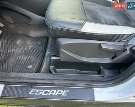 Белый Форд Эскейп, объемом двигателя 2.5 л и пробегом 160 тыс. км за 12500 $, фото 23 на Automoto.ua