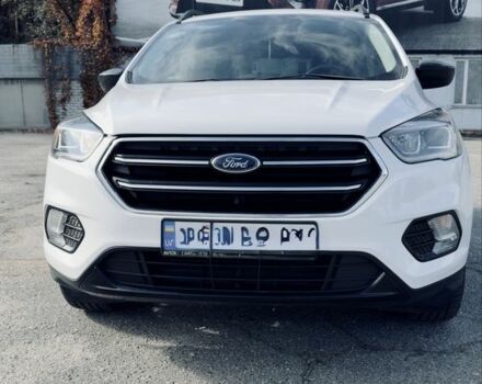 Белый Форд Эскейп, объемом двигателя 1.5 л и пробегом 130 тыс. км за 15000 $, фото 4 на Automoto.ua