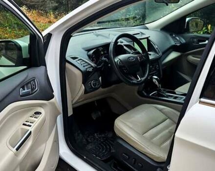 Белый Форд Эскейп, объемом двигателя 1.5 л и пробегом 147 тыс. км за 13600 $, фото 13 на Automoto.ua