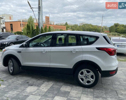 Форд Эскейп 2018 в Львове на Automoto.ua Белый Форд Эскейп, объемом двигателя 2.49 л и пробегом 63 тыс. км за 14500 $, фото 2 на Automoto.ua