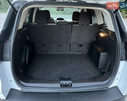 Белый Форд Эскейп, объемом двигателя 2.5 л и пробегом 97 тыс. км за 13550 $, фото 14 на Automoto.ua