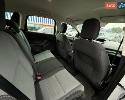 Белый Форд Эскейп, объемом двигателя 2.49 л и пробегом 131 тыс. км за 13300 $, фото 64 на Automoto.ua