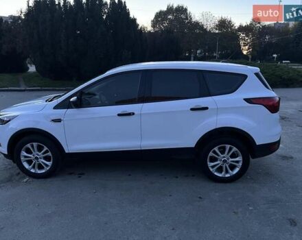 Белый Форд Эскейп, объемом двигателя 2.5 л и пробегом 97 тыс. км за 13550 $, фото 3 на Automoto.ua