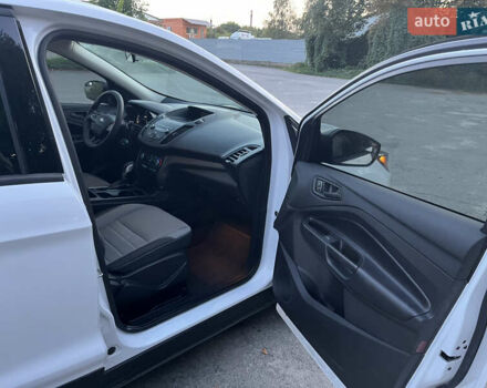 Белый Форд Эскейп, объемом двигателя 2.5 л и пробегом 97 тыс. км за 13550 $, фото 16 на Automoto.ua