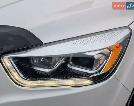 Белый Форд Эскейп, объемом двигателя 2 л и пробегом 109 тыс. км за 15290 $, фото 4 на Automoto.ua