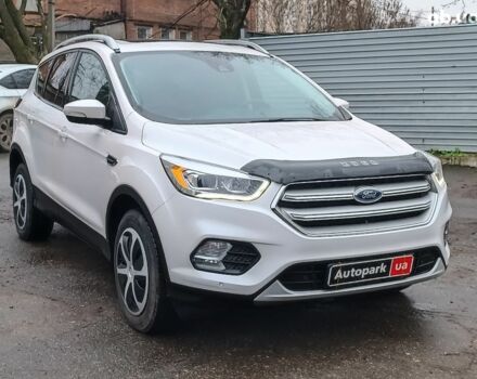 Белый Форд Эскейп, объемом двигателя 2 л и пробегом 109 тыс. км за 15290 $, фото 2 на Automoto.ua