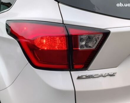 Белый Форд Эскейп, объемом двигателя 2 л и пробегом 109 тыс. км за 15290 $, фото 9 на Automoto.ua