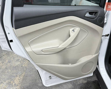 Белый Форд Эскейп, объемом двигателя 2 л и пробегом 69 тыс. км за 16300 $, фото 7 на Automoto.ua