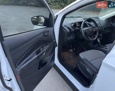 Белый Форд Эскейп, объемом двигателя 2.5 л и пробегом 97 тыс. км за 13550 $, фото 9 на Automoto.ua