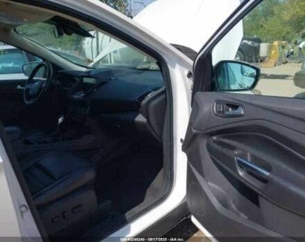 Білий Форд Ескейп, об'ємом двигуна 2 л та пробігом 149 тис. км за 3000 $, фото 4 на Automoto.ua