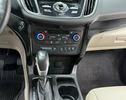 Белый Форд Эскейп, объемом двигателя 2 л и пробегом 69 тыс. км за 16300 $, фото 2 на Automoto.ua