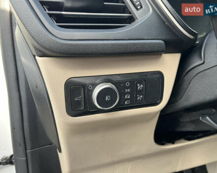 Белый Форд Эскейп, объемом двигателя 1.5 л и пробегом 117 тыс. км за 16700 $, фото 13 на Automoto.ua