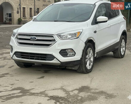 Білий Форд Ескейп, об'ємом двигуна 1.5 л та пробігом 336 тис. км за 8450 $, фото 1 на Automoto.ua