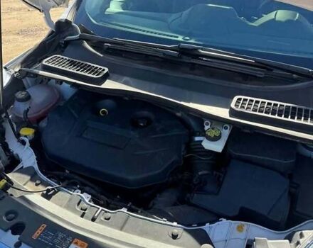 Белый Форд Эскейп, объемом двигателя 2 л и пробегом 119 тыс. км за 12500 $, фото 9 на Automoto.ua