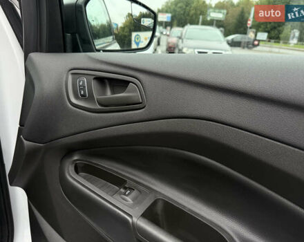 Белый Форд Эскейп, объемом двигателя 2.49 л и пробегом 131 тыс. км за 13300 $, фото 57 на Automoto.ua