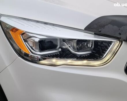 Белый Форд Эскейп, объемом двигателя 2 л и пробегом 109 тыс. км за 15290 $, фото 3 на Automoto.ua