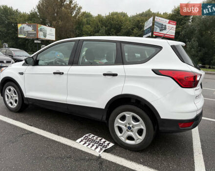 Белый Форд Эскейп, объемом двигателя 2.49 л и пробегом 131 тыс. км за 13300 $, фото 1 на Automoto.ua