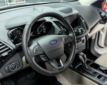 Белый Форд Эскейп, объемом двигателя 2 л и пробегом 69 тыс. км за 16300 $, фото 1 на Automoto.ua