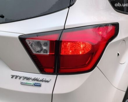 Белый Форд Эскейп, объемом двигателя 2 л и пробегом 109 тыс. км за 15290 $, фото 10 на Automoto.ua