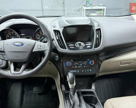 Белый Форд Эскейп, объемом двигателя 2 л и пробегом 69 тыс. км за 16300 $, фото 3 на Automoto.ua