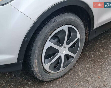 Белый Форд Эскейп, объемом двигателя 2 л и пробегом 109 тыс. км за 15290 $, фото 5 на Automoto.ua