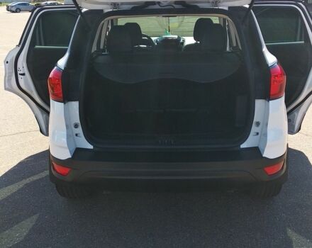 Белый Форд Эскейп, объемом двигателя 2.5 л и пробегом 75 тыс. км за 14850 $, фото 6 на Automoto.ua