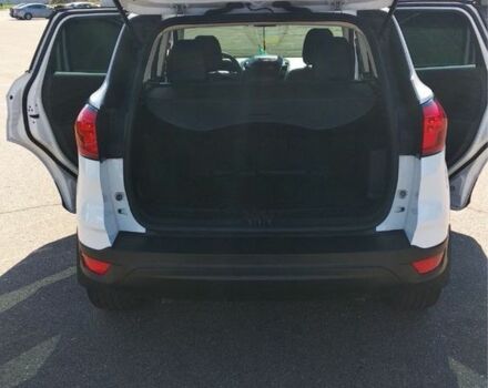 Белый Форд Эскейп, объемом двигателя 2.5 л и пробегом 74 тыс. км за 15555 $, фото 3 на Automoto.ua