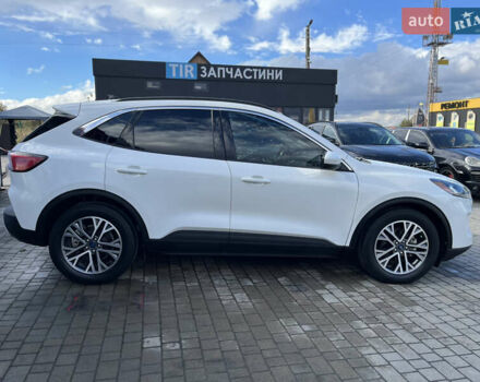 Белый Форд Эскейп, объемом двигателя 1.5 л и пробегом 117 тыс. км за 16700 $, фото 3 на Automoto.ua