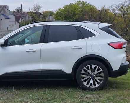 Белый Форд Эскейп, объемом двигателя 2.5 л и пробегом 135 тыс. км за 23000 $, фото 2 на Automoto.ua