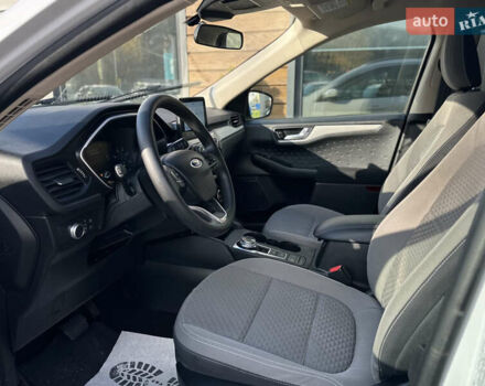 Белый Форд Эскейп, объемом двигателя 1.5 л и пробегом 110 тыс. км за 15999 $, фото 26 на Automoto.ua