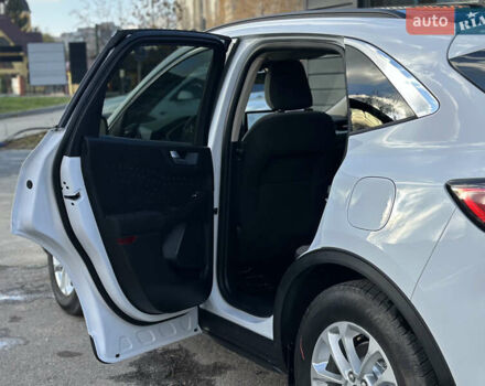 Белый Форд Эскейп, объемом двигателя 1.5 л и пробегом 110 тыс. км за 15999 $, фото 44 на Automoto.ua