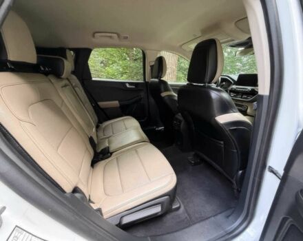 Білий Форд Ескейп, об'ємом двигуна 2 л та пробігом 48 тис. км за 11000 $, фото 10 на Automoto.ua