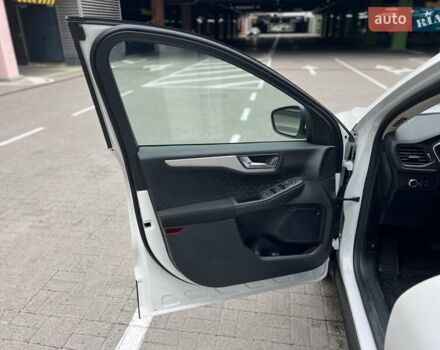 Белый Форд Эскейп, объемом двигателя 0 л и пробегом 23 тыс. км за 18500 $, фото 18 на Automoto.ua