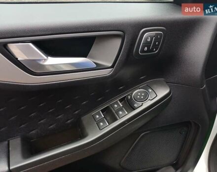 Білий Форд Ескейп, об'ємом двигуна 2 л та пробігом 58 тис. км за 19000 $, фото 9 на Automoto.ua