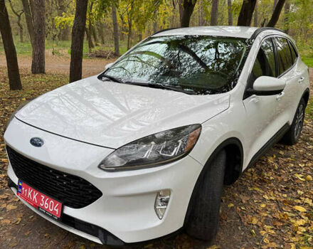 Белый Форд Эскейп, объемом двигателя 1.5 л и пробегом 145 тыс. км за 14000 $, фото 2 на Automoto.ua