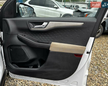 Белый Форд Эскейп, объемом двигателя 1.5 л и пробегом 222 тыс. км за 10300 $, фото 12 на Automoto.ua