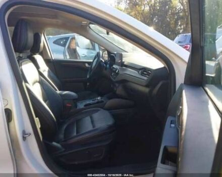 Белый Форд Эскейп, объемом двигателя 2.5 л и пробегом 98 тыс. км за 5500 $, фото 4 на Automoto.ua