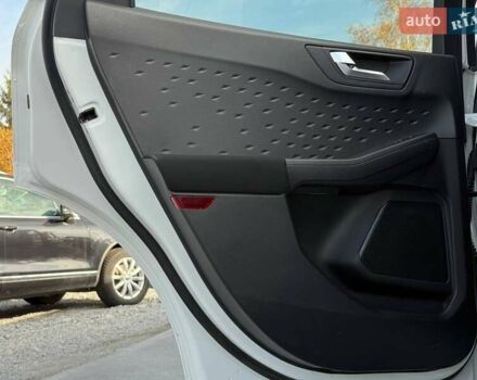 Білий Форд Ескейп, об'ємом двигуна 2.5 л та пробігом 60 тис. км за 19500 $, фото 42 на Automoto.ua