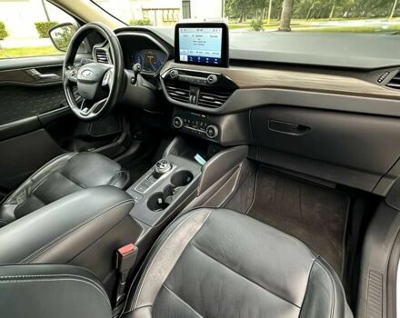 Белый Форд Эскейп, объемом двигателя 2 л и пробегом 30 тыс. км за 10000 $, фото 7 на Automoto.ua